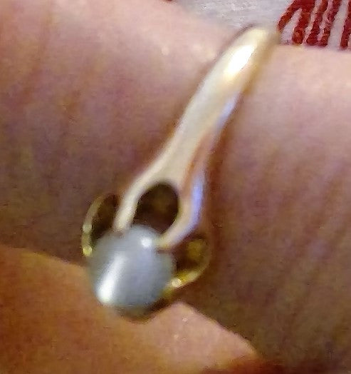 Victorian Silver Moonstone natural Cat’s Eye cabochon solitaire 10 kt. ring.