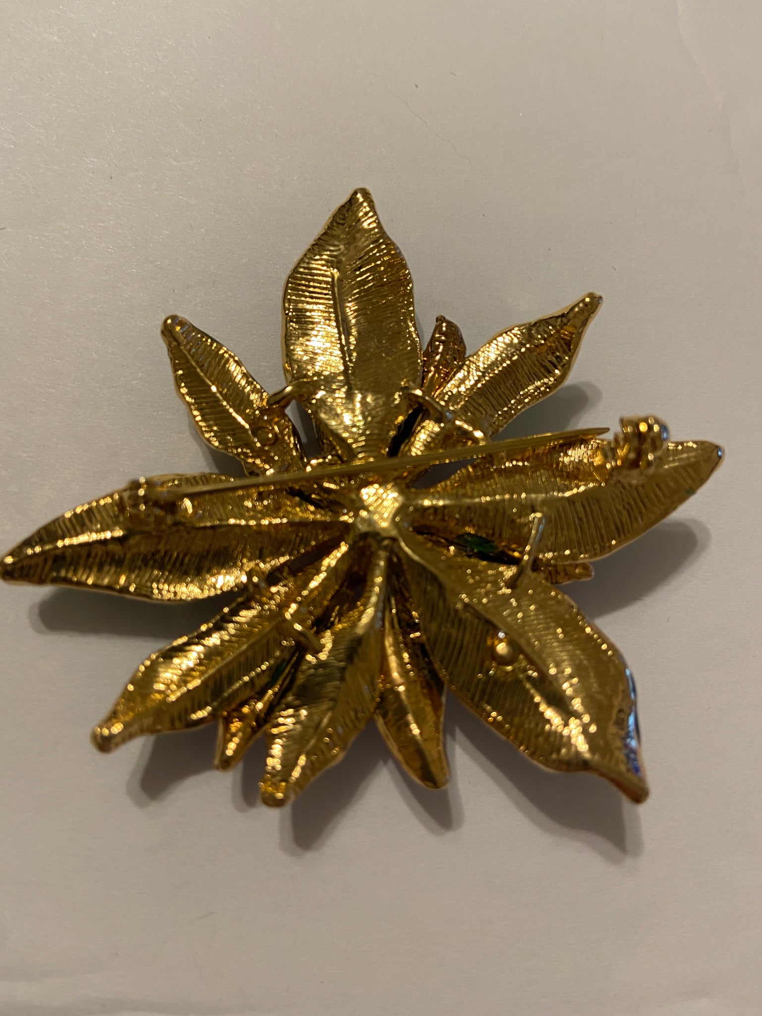 Beautiful Enamel and Rhinestone Pointsettia Gold plate Brooch