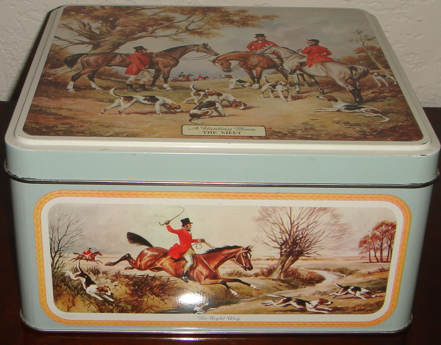 The Meet English Hunting Scenes Carr's Biscuit Tin. – Tupper's
