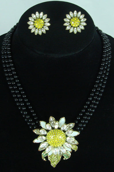 Heidi Daus -" Driving Miss Daisy" - Beautiful Yellow White Green and white Opal Swarovski Crystal Necklace.