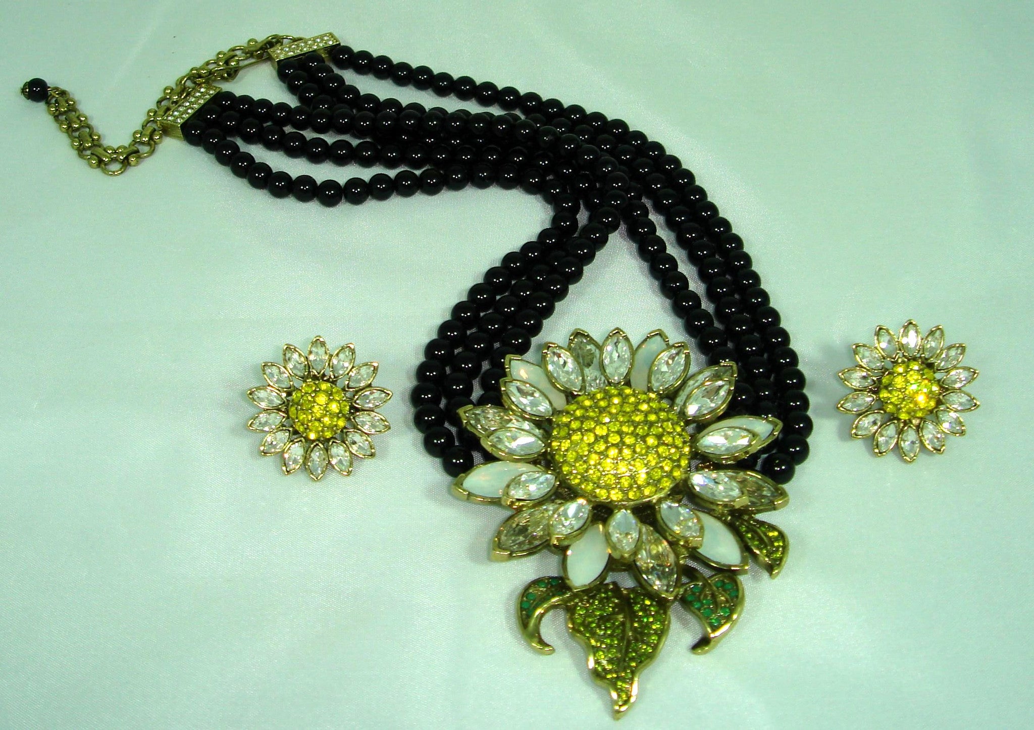 Heidi Daus -" Driving Miss Daisy" - Beautiful Yellow White Green and white Opal Swarovski Crystal Necklace.