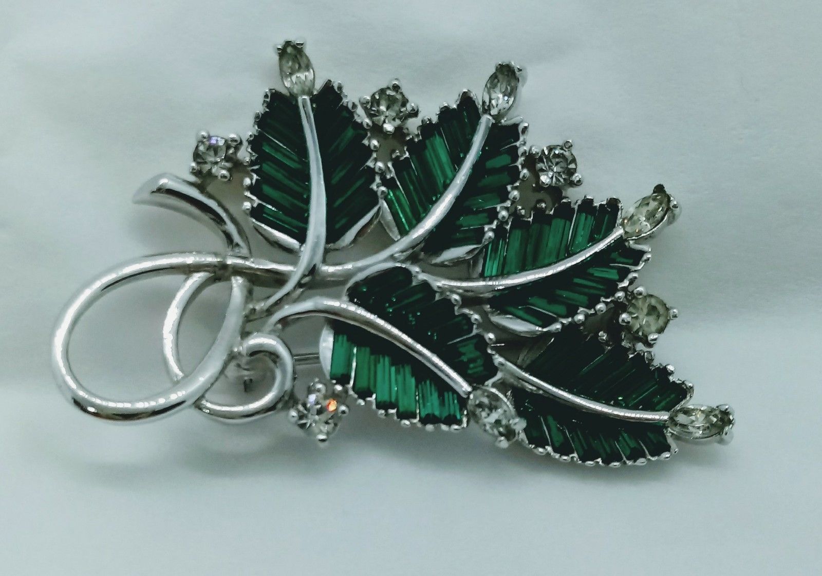 Vintage Stunning Signed Pennino Green and White Sparkling Rhinestone Brooch